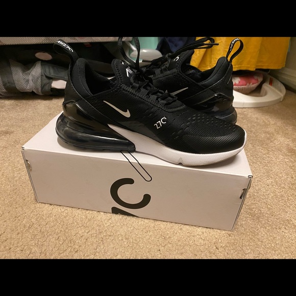 Nike 270 - Picture 2 of 3